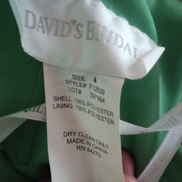 BEAUTIFUL LIGHT GREEN EVENT DRESS - Picture 6 of 6